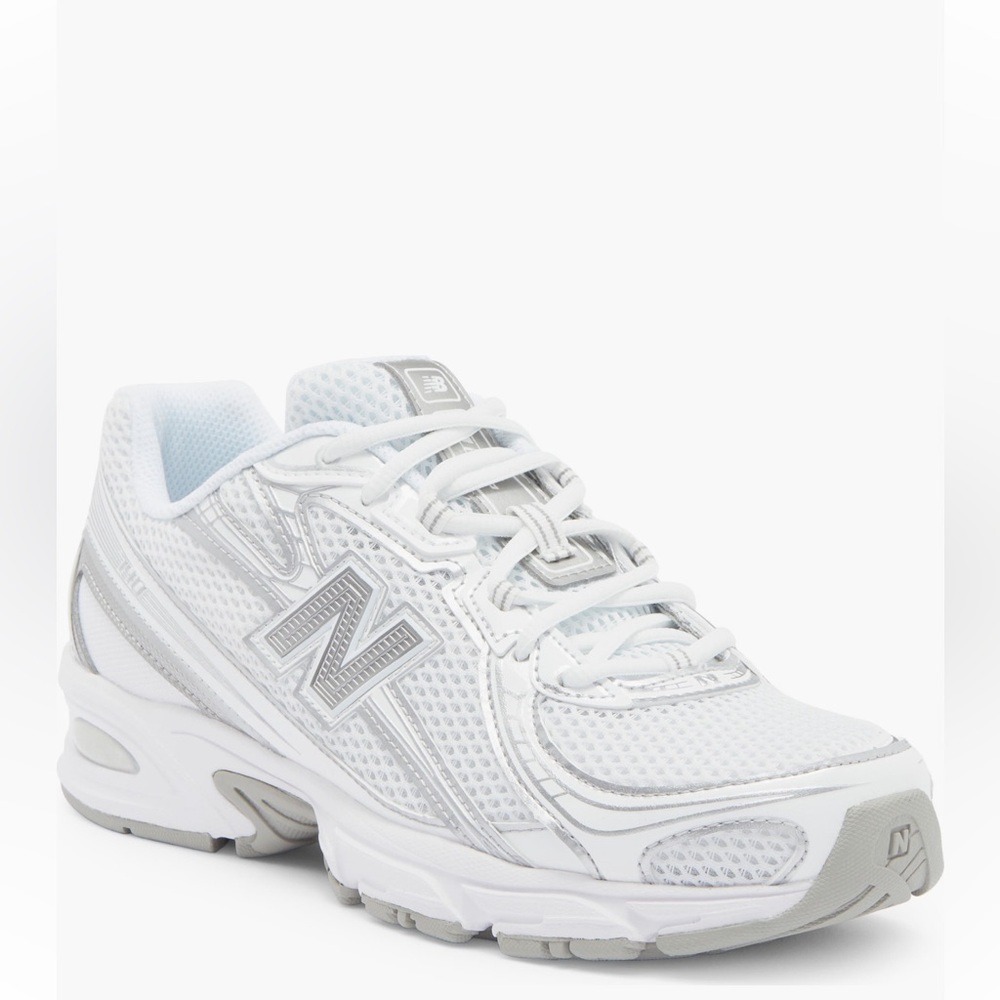 New Balance 740 gender inclusive Sneakers W10/M8.5